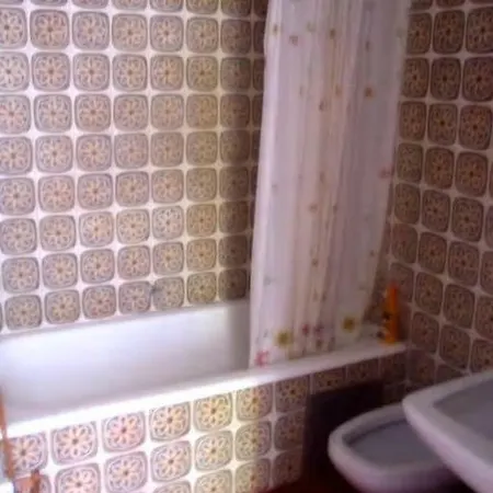 House With Beautiful Garden And Swimming Pool בית נופש *