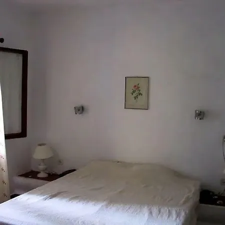 House With Beautiful Garden And Swimming Pool בית נופש *