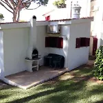 House With Beautiful Garden And Swimming Pool *
