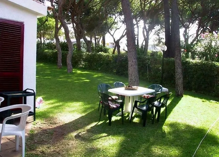 Дом отдыха House With Beautiful Garden And Swimming Pool *