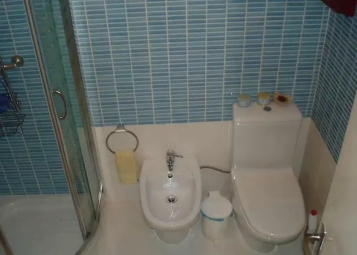 House With Beautiful Garden And Swimming Pool *