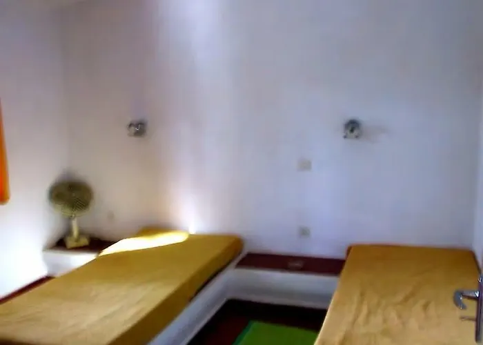 House With Beautiful Garden And Swimming Pool Дом отдыха *