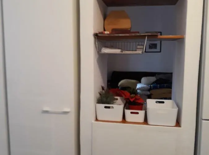 House With Beautiful Garden And Swimming Pool *