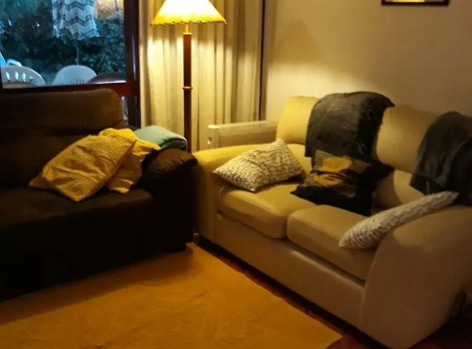 Дом отдыха House With Beautiful Garden And Swimming Pool Картейра