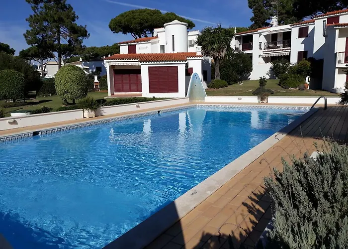 Semesterbostad House With Beautiful Garden And Swimming Pool Quarteira